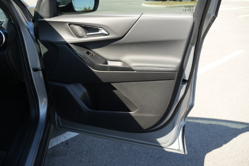 Used 2025 Chevrolet Equinox LT w/ Midnight Edition FWD image 22