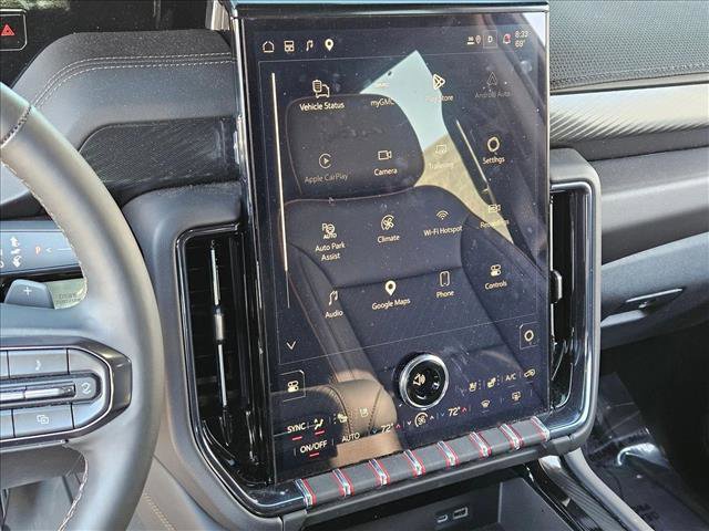 Used 2025 GMC Yukon AT4 AWD/4WD image 13