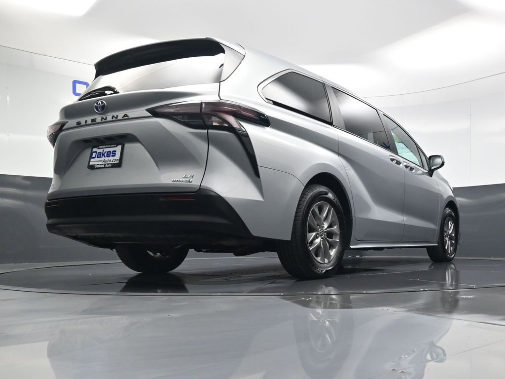 Used 2024 Toyota Sienna LE image 43