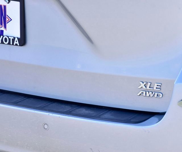 Used 2020 Toyota Sienna XLE w/ XLE Navigation Package image 12