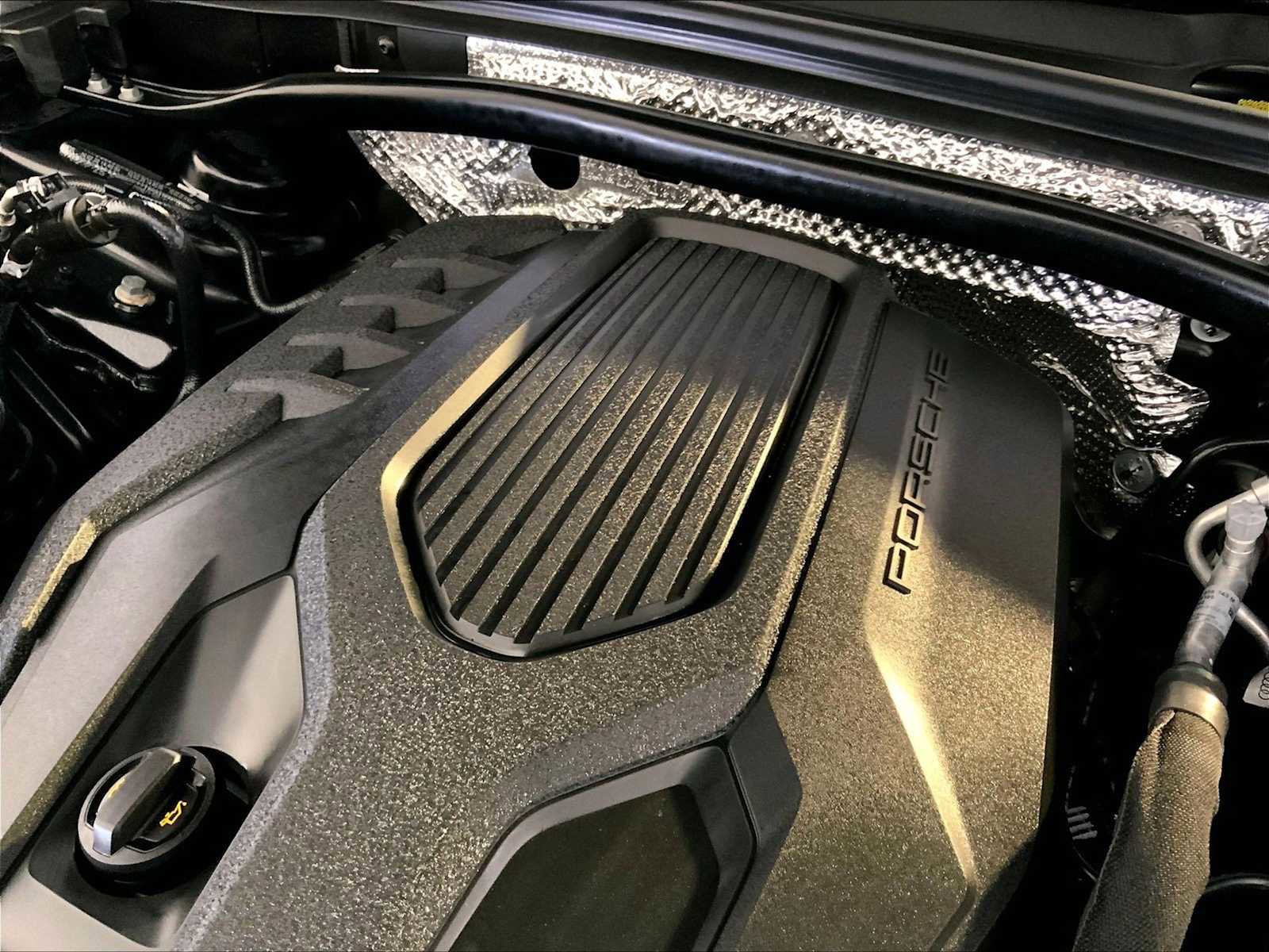 Certified 2025 Porsche Macan image 33