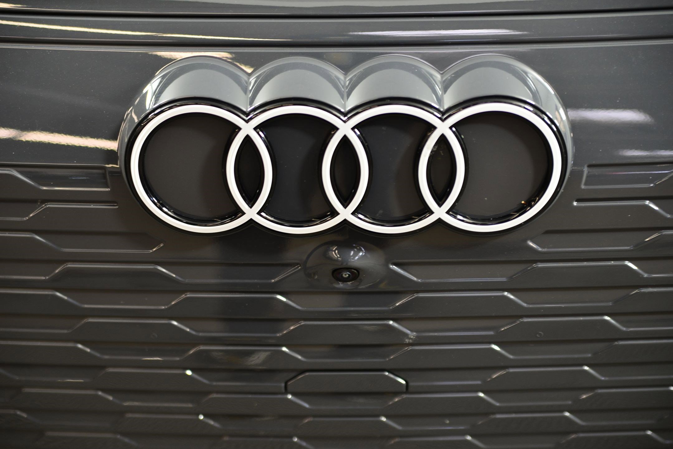 Certified 2025 Audi Q6 e-tron Premium w/ Convenience Package image 16