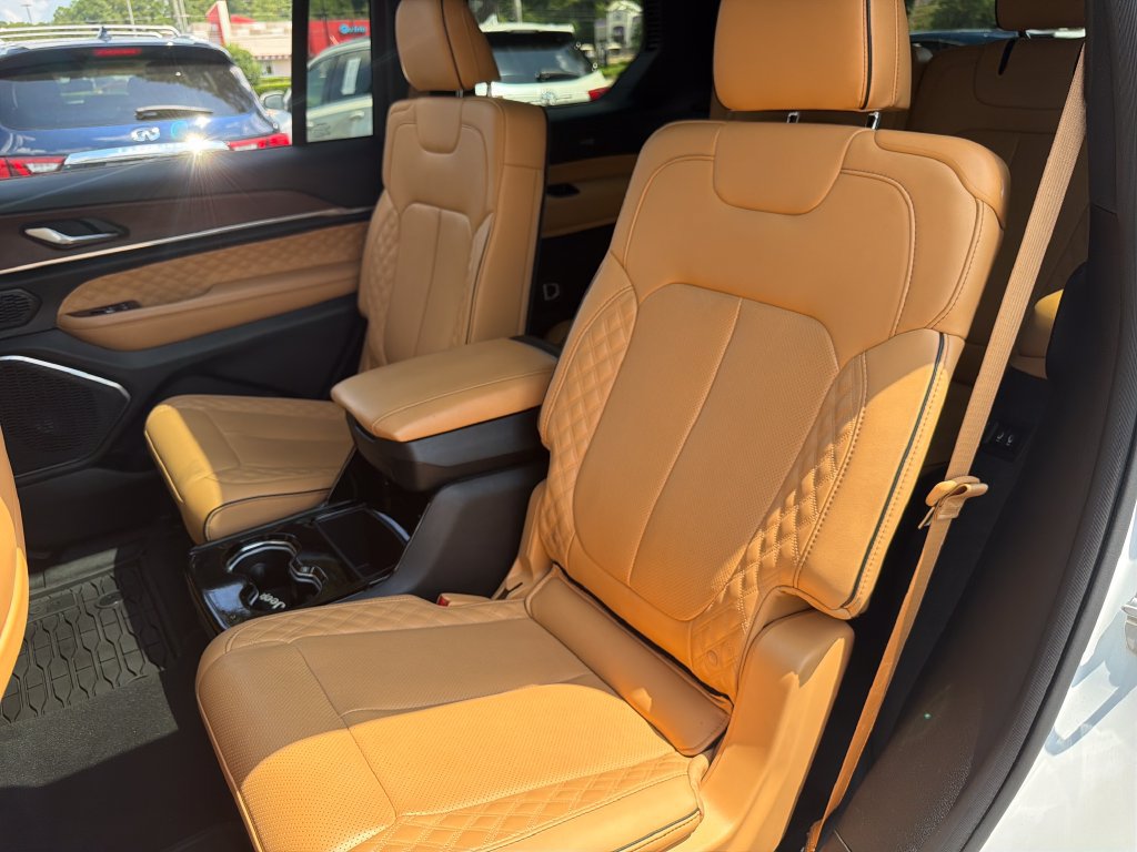 Used 2024 Jeep Grand Cherokee L Summit AWD/4WD image 28