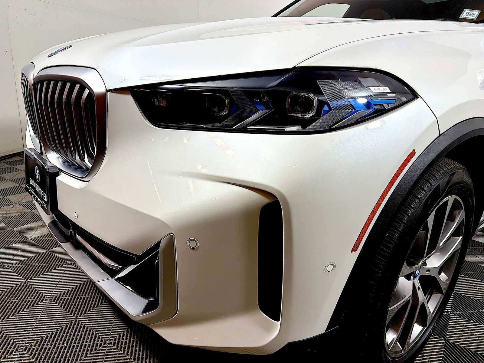 Certified 2024 BMW X5 xDrive50e w/ Premium Package image 27