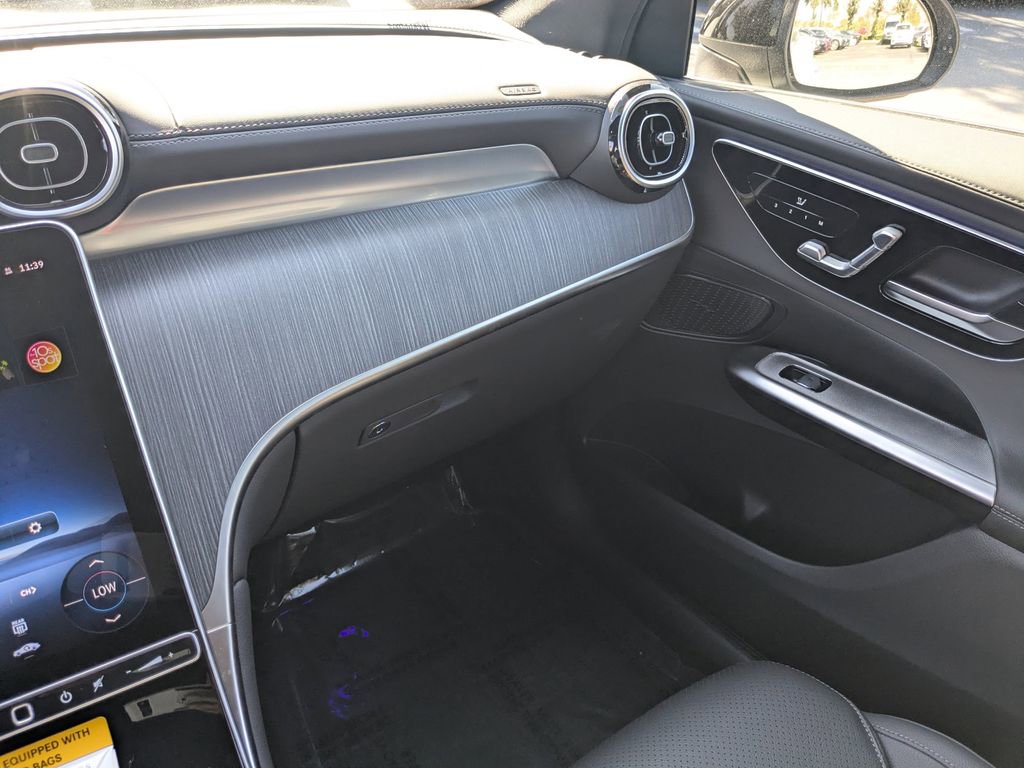 Certified 2025 Mercedes-Benz GLC 350e 4MATIC image 4