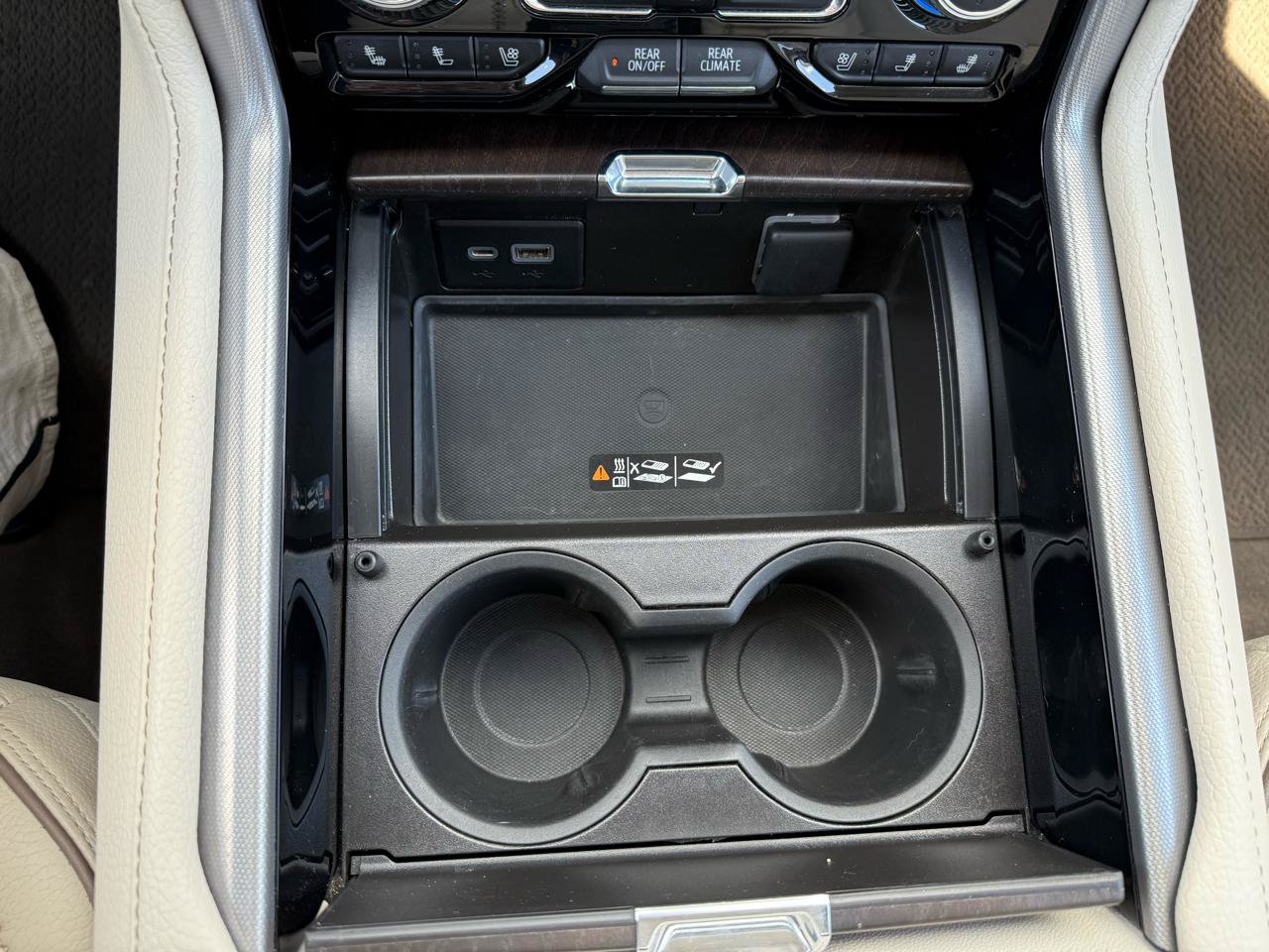 Used 2023 GMC Yukon Denali RWD image 47