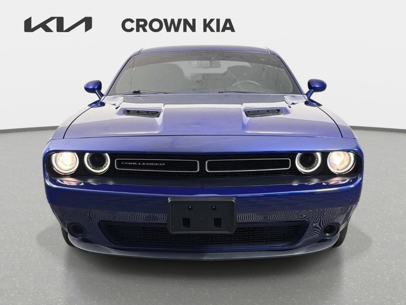 Used 2022 Dodge Challenger SXT RWD image 2