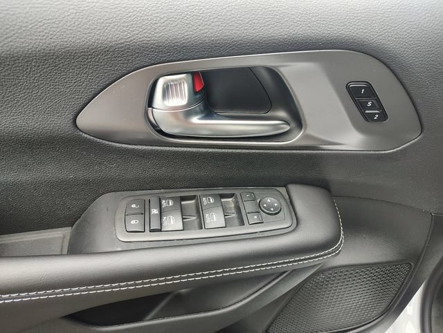 New 2026 Chrysler Pacifica Select FWD image 9