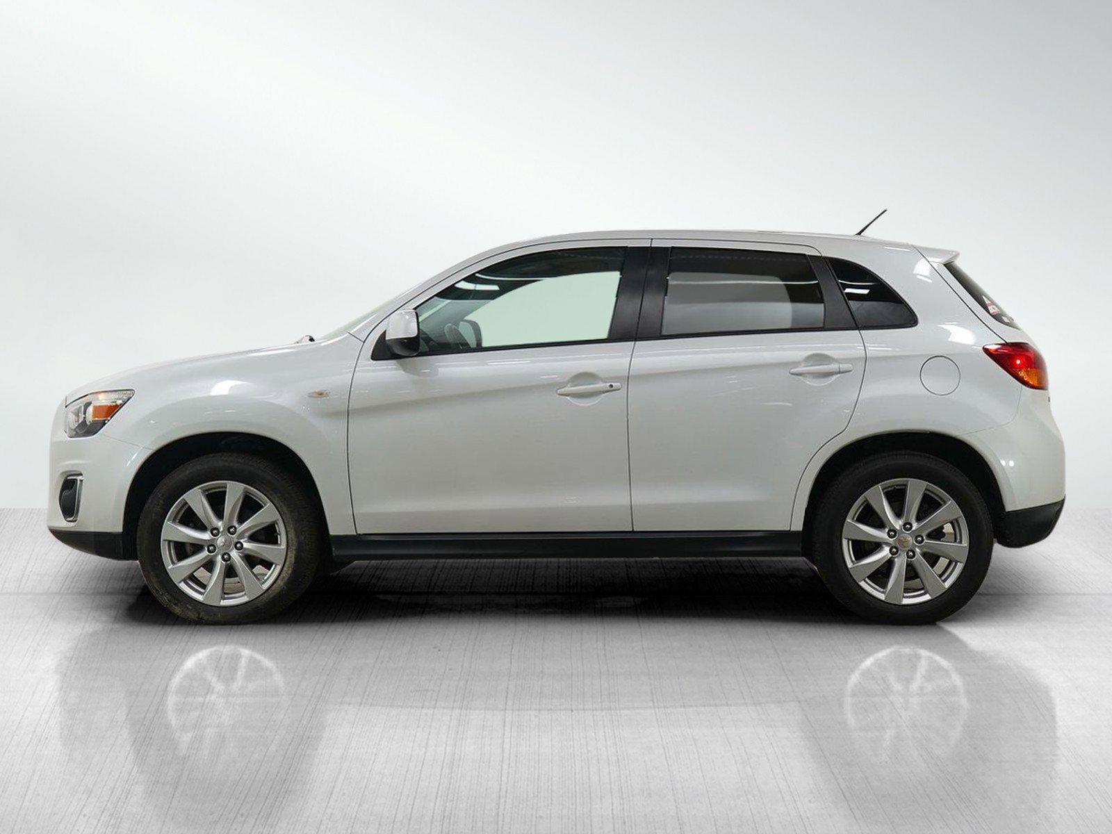 Used 2015 Mitsubishi Outlander Sport ES image 2