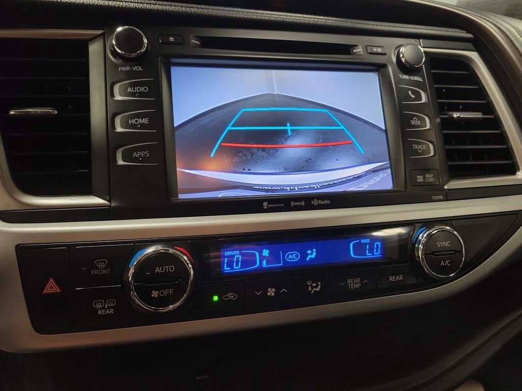 Used 2019 Toyota Highlander XLE image 17