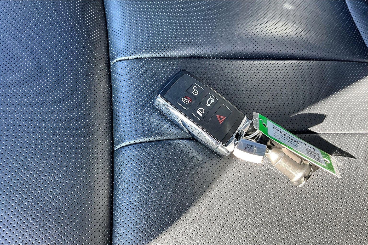 Used 2023 Land Rover Range Rover SE image 11