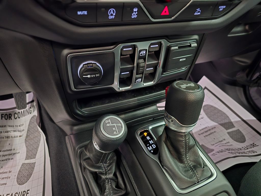 New 2026 Jeep Wrangler Unlimited Sahara AWD/4WD image 25