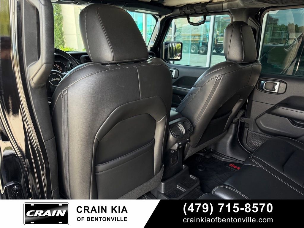 Used 2018 Jeep Wrangler Unlimited Sahara AWD/4WD image 27