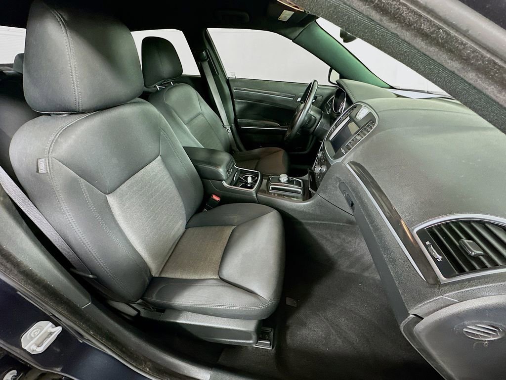 Used 2019 Chrysler 300 Touring w/ Sport Appearance Package image 33