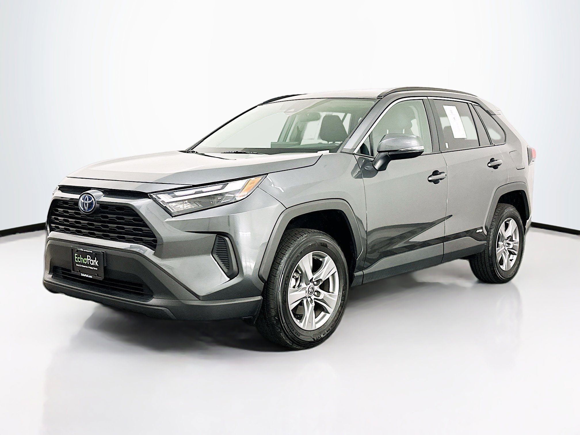 Used 2022 Toyota RAV4 XLE w/ Convenience Package AWD/4WD image 3