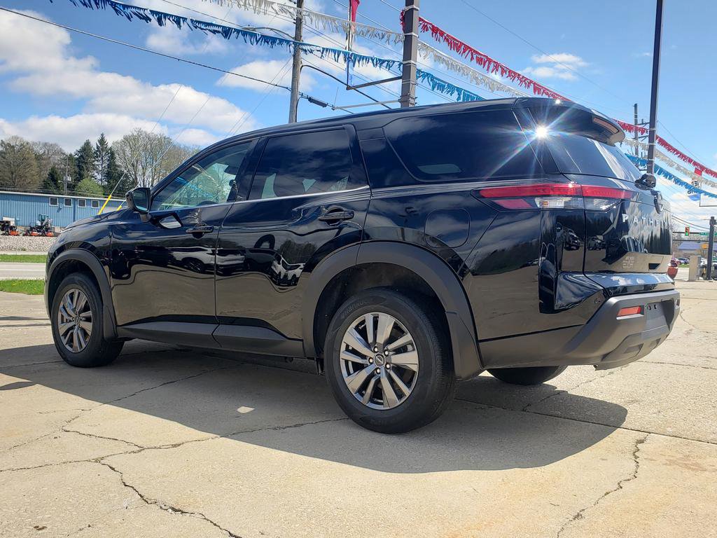 Used 2025 Nissan Pathfinder S image 6