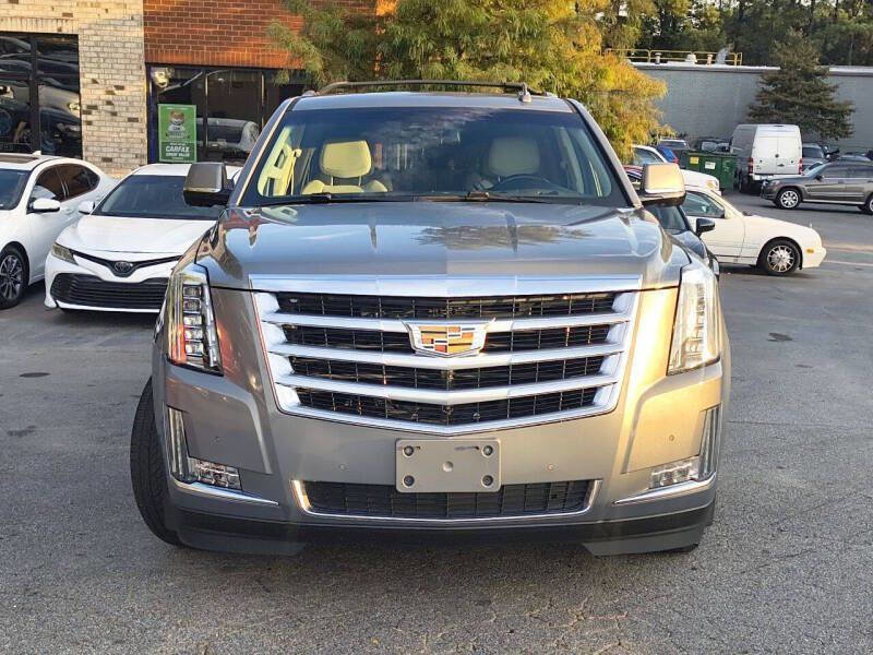 Used 2018 Cadillac Escalade Luxury image 2