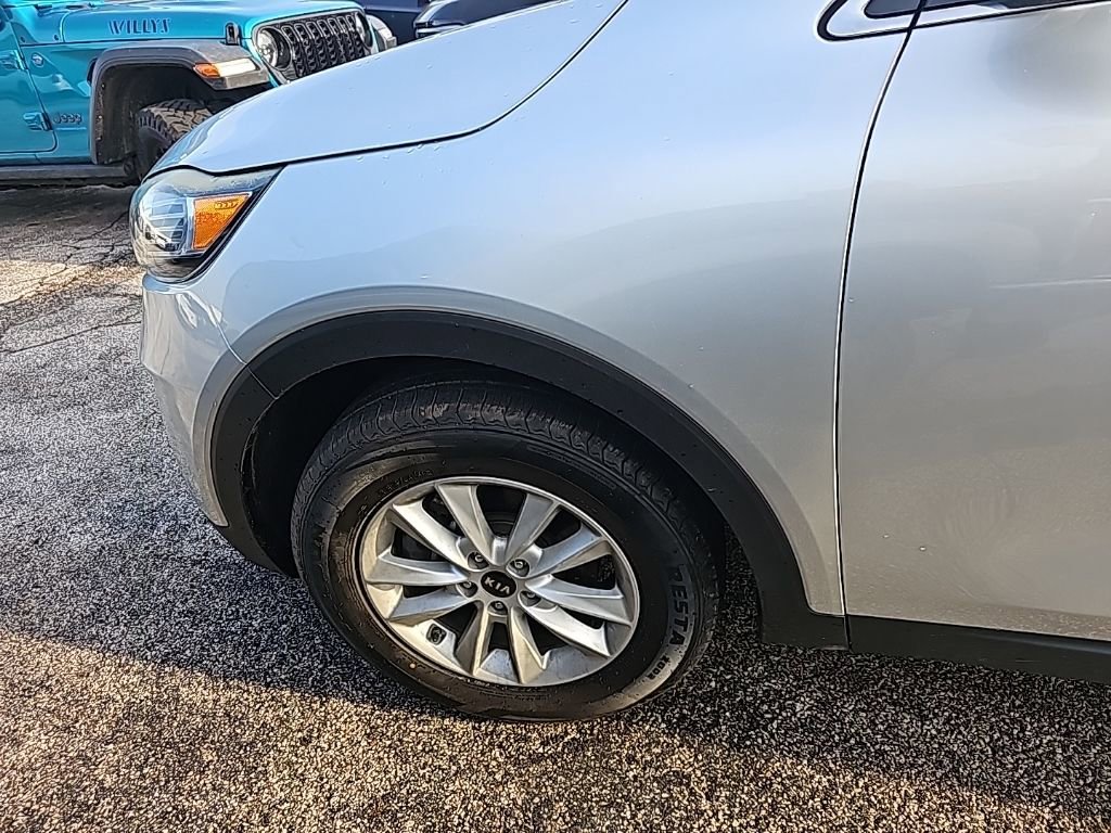 Used 2019 Kia Sorento LX image 12