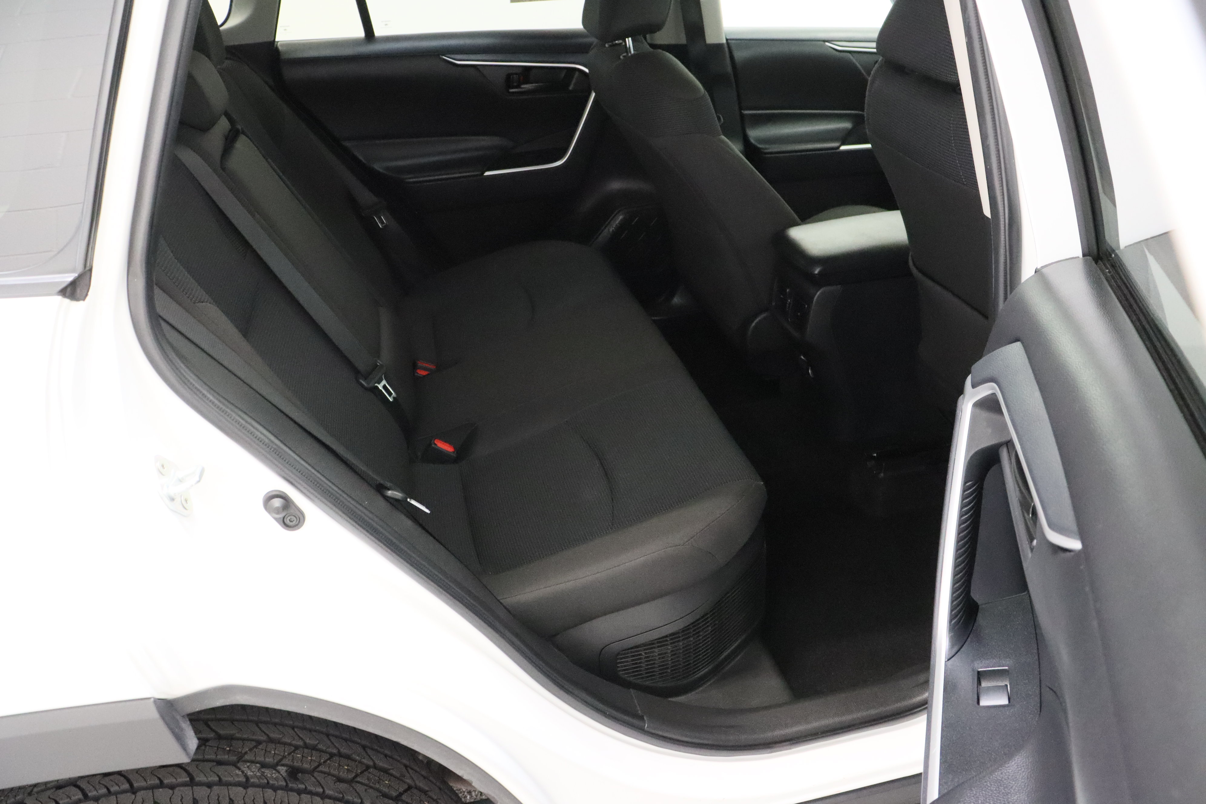 Certified 2025 Toyota RAV4 LE AWD/4WD image 30