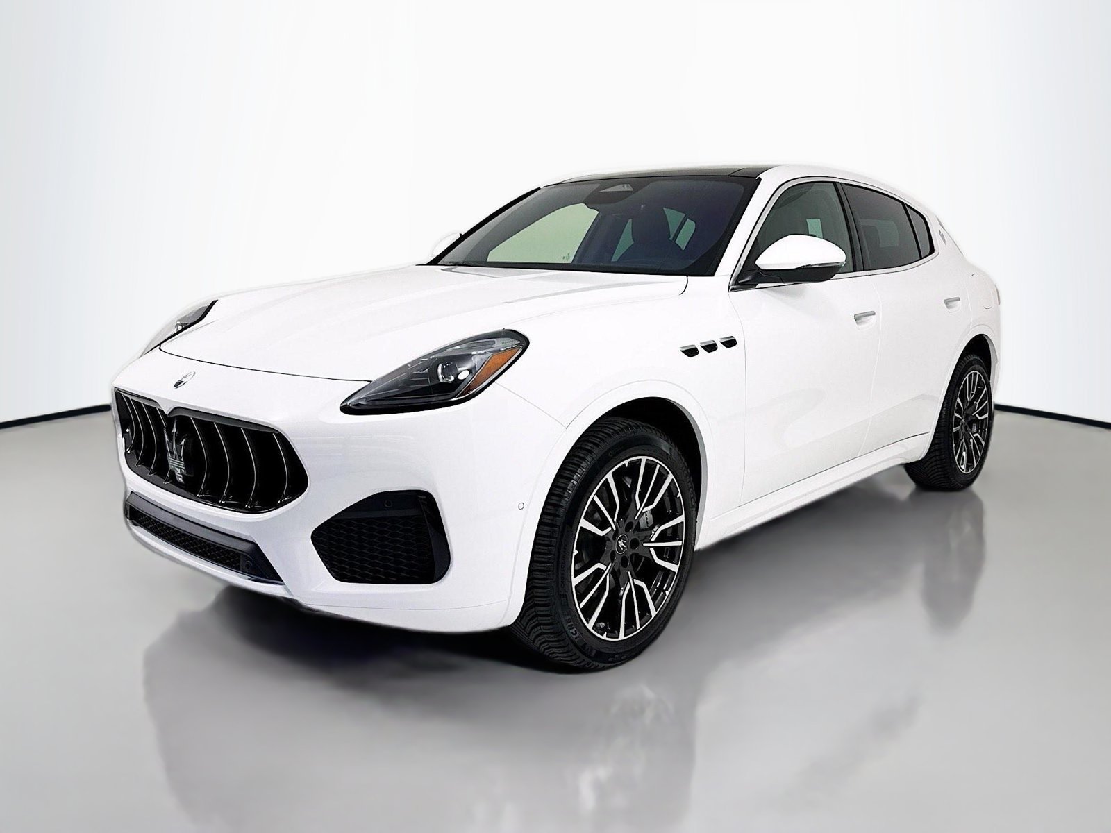 Used 2025 Maserati Grecale GT AWD/4WD image 3