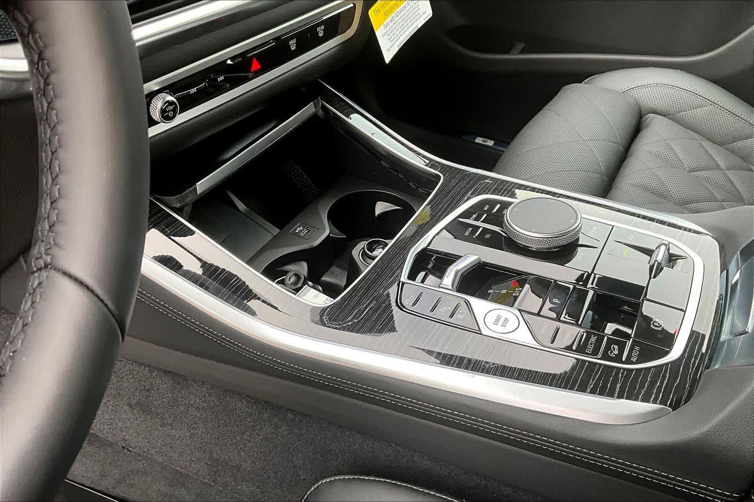 New 2026 BMW X5 xDrive50e w/ M Sport Package AWD/4WD image 8
