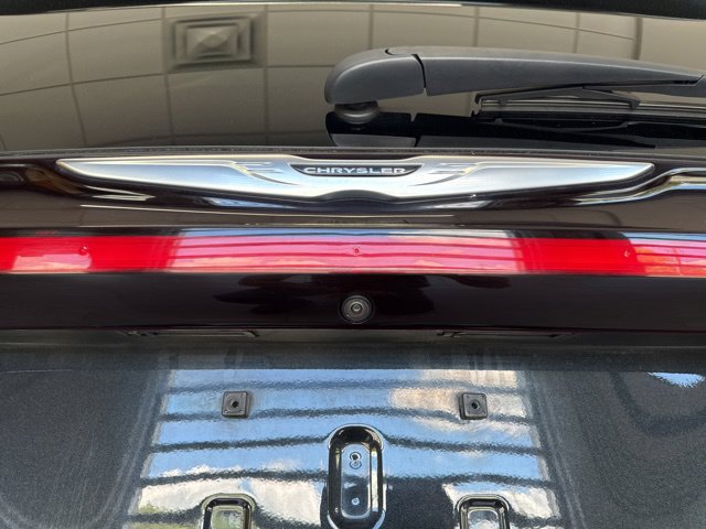 Used 2023 Chrysler Pacifica Touring-L FWD image 18