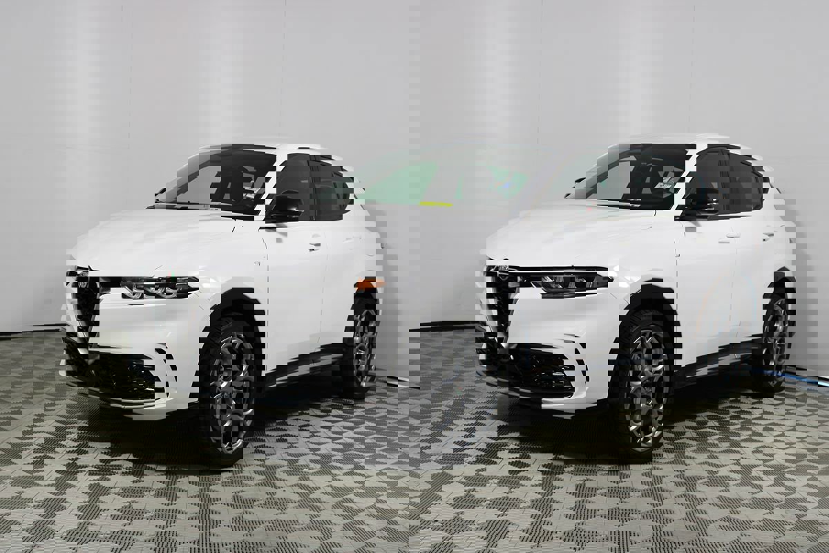 Used 2024 Alfa Romeo Tonale Ti w/ Premium Interior Package image 24