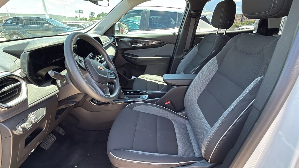Used 2024 Chevrolet TrailBlazer LT FWD image 4
