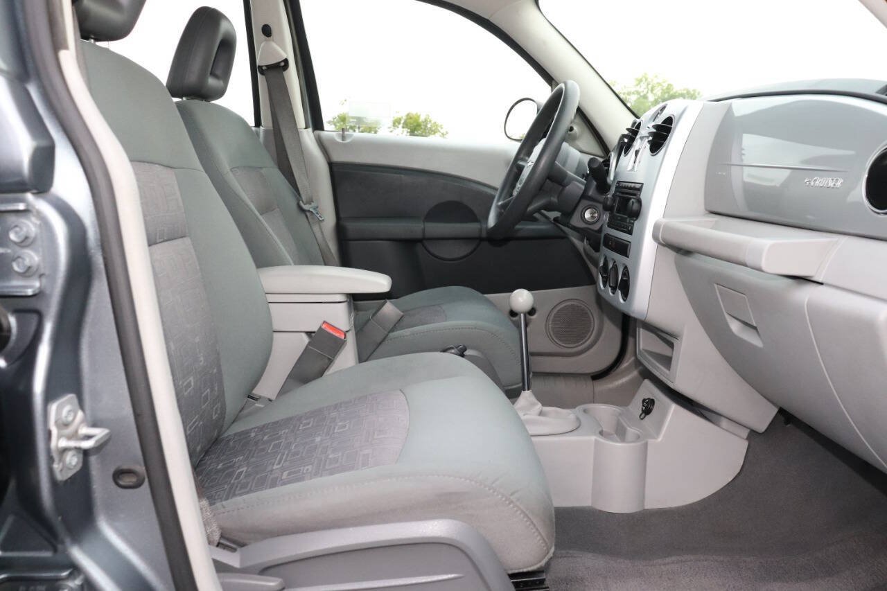 Used 2009 Chrysler PT Cruiser FWD image 16