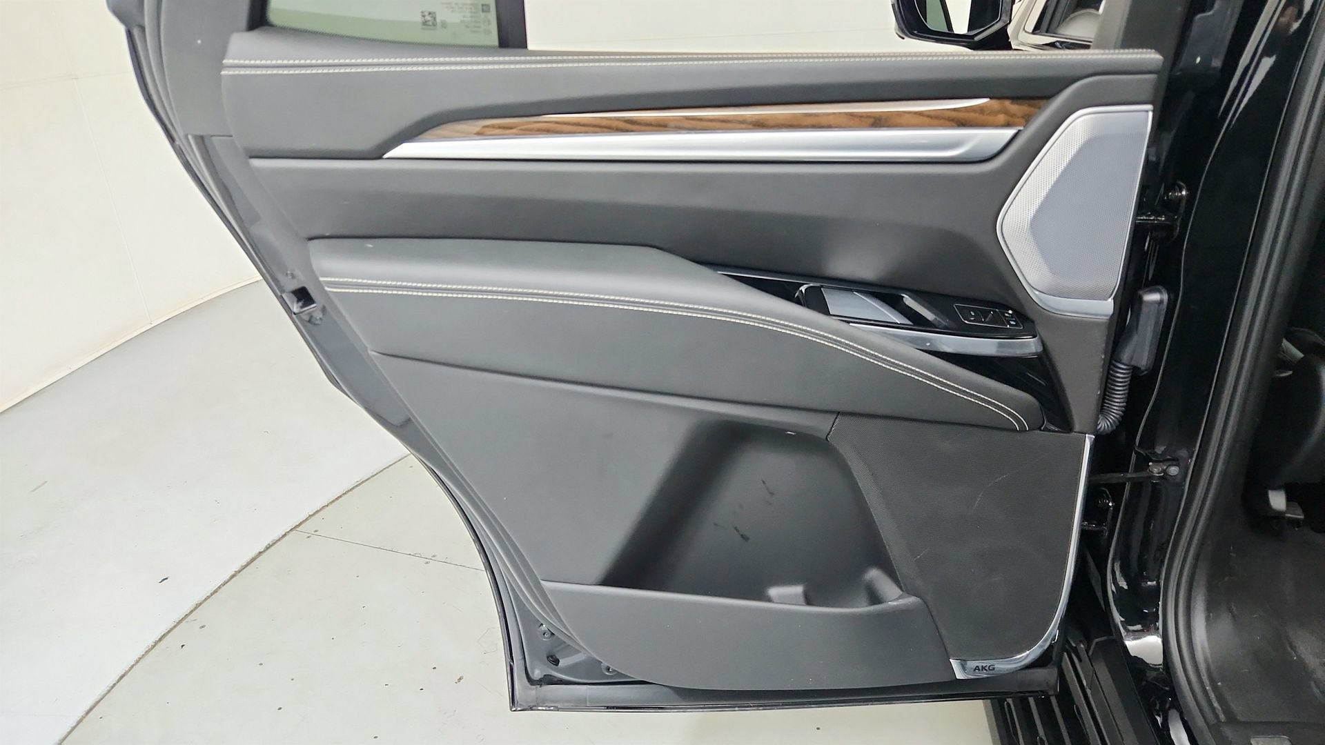 Certified 2025 Cadillac Escalade Sport Platinum w/ LPO, Floor Liner Package AWD/4WD image 23