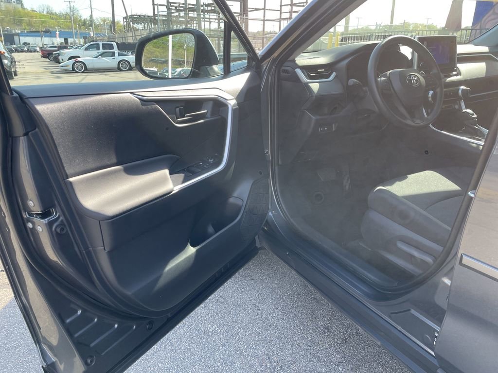Used 2025 Toyota RAV4 LE AWD/4WD image 14
