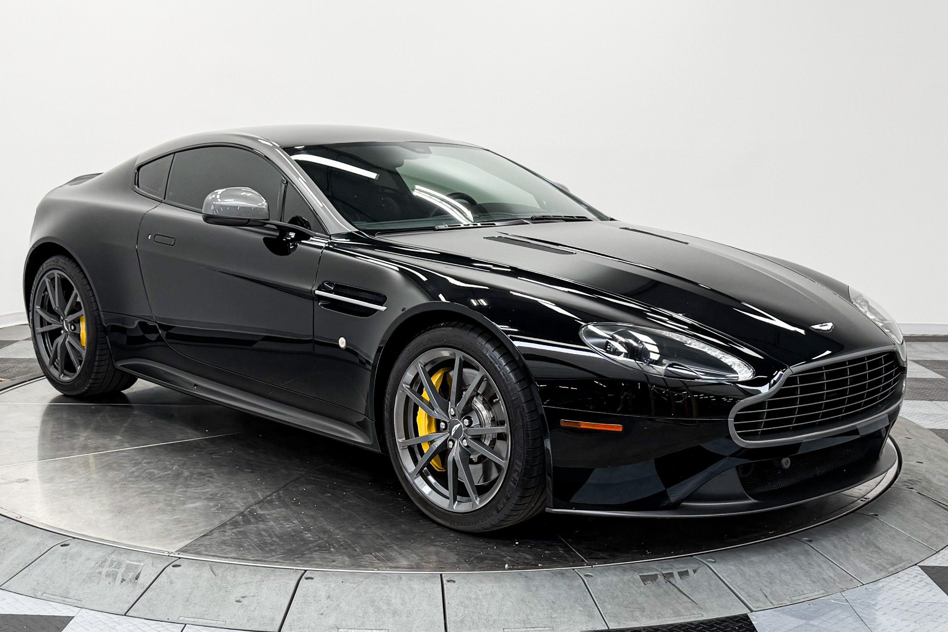 Used 2015 Aston Martin V8 Vantage GT RWD image 28