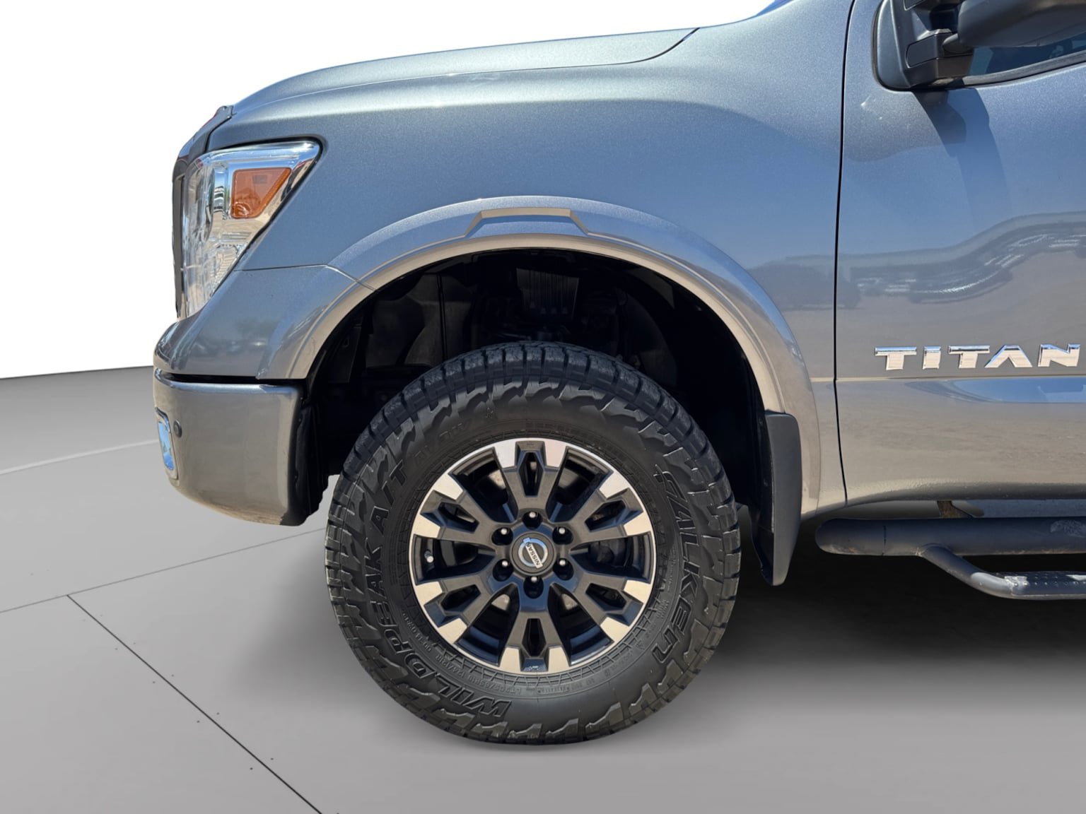 Used 2018 Nissan Titan PRO-4X AWD/4WD image 9