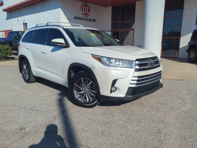 Used 2018 Toyota Highlander XLE AWD/4WD image 3