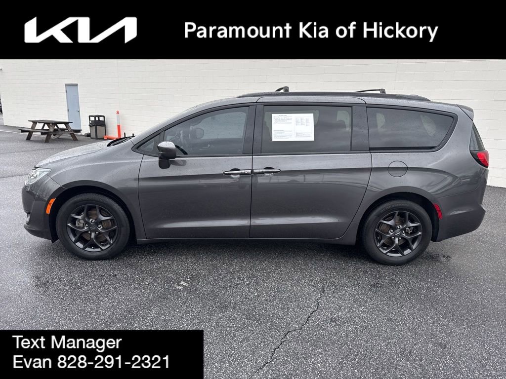 Used 2020 Chrysler Pacifica Touring-L Plus image 4