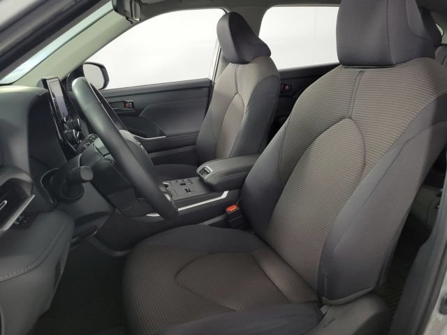 Used 2024 Toyota Highlander LE FWD image 14