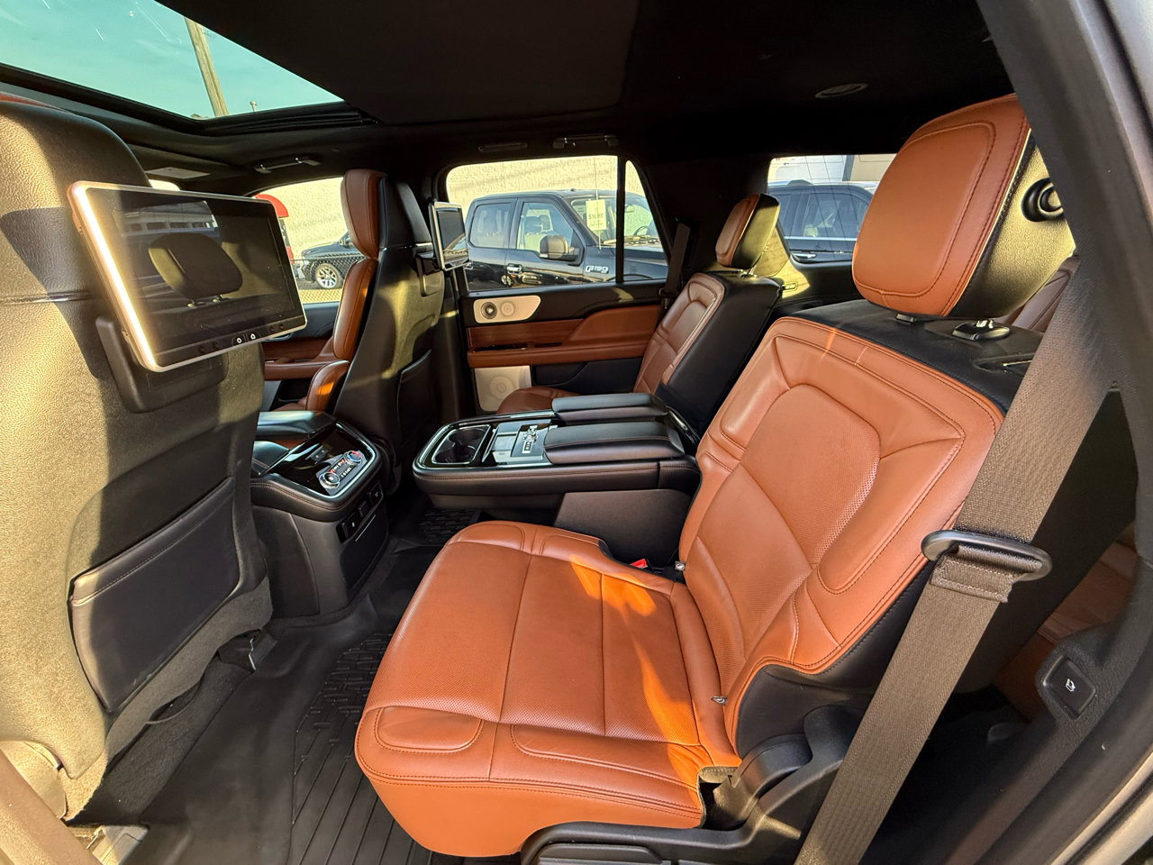 Used 2018 Lincoln Navigator Reserve w/ Technology Package image 24