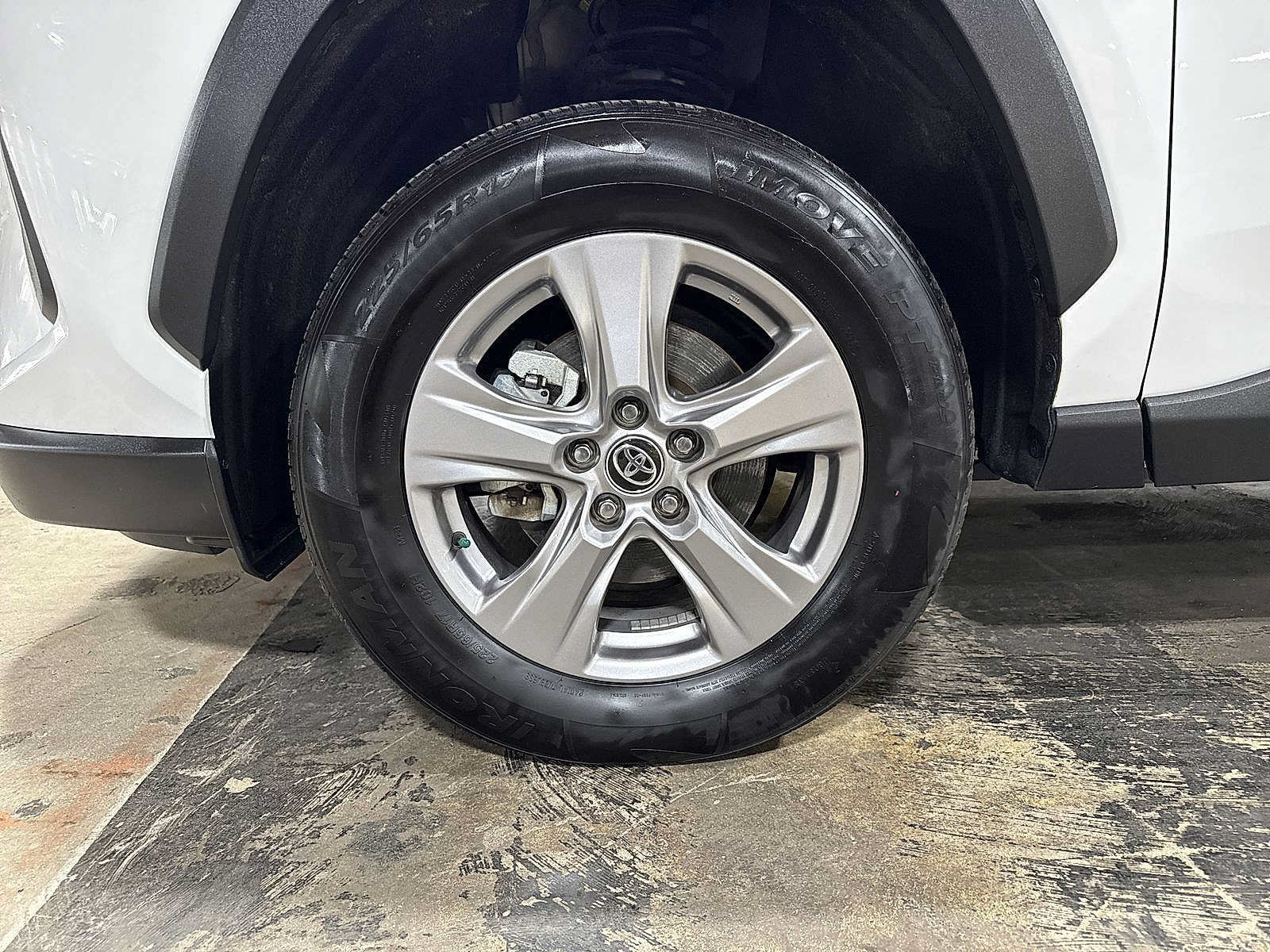 Used 2025 Toyota RAV4 XLE AWD/4WD image 10