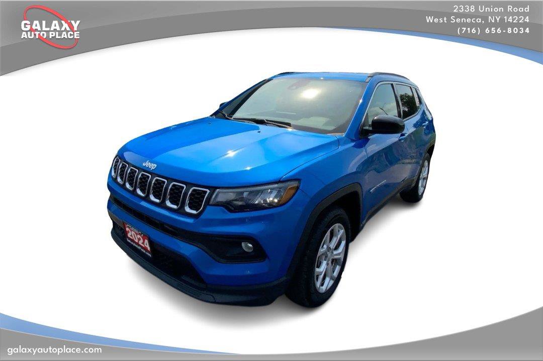 Used 2024 Jeep Compass Latitude AWD/4WD image 1