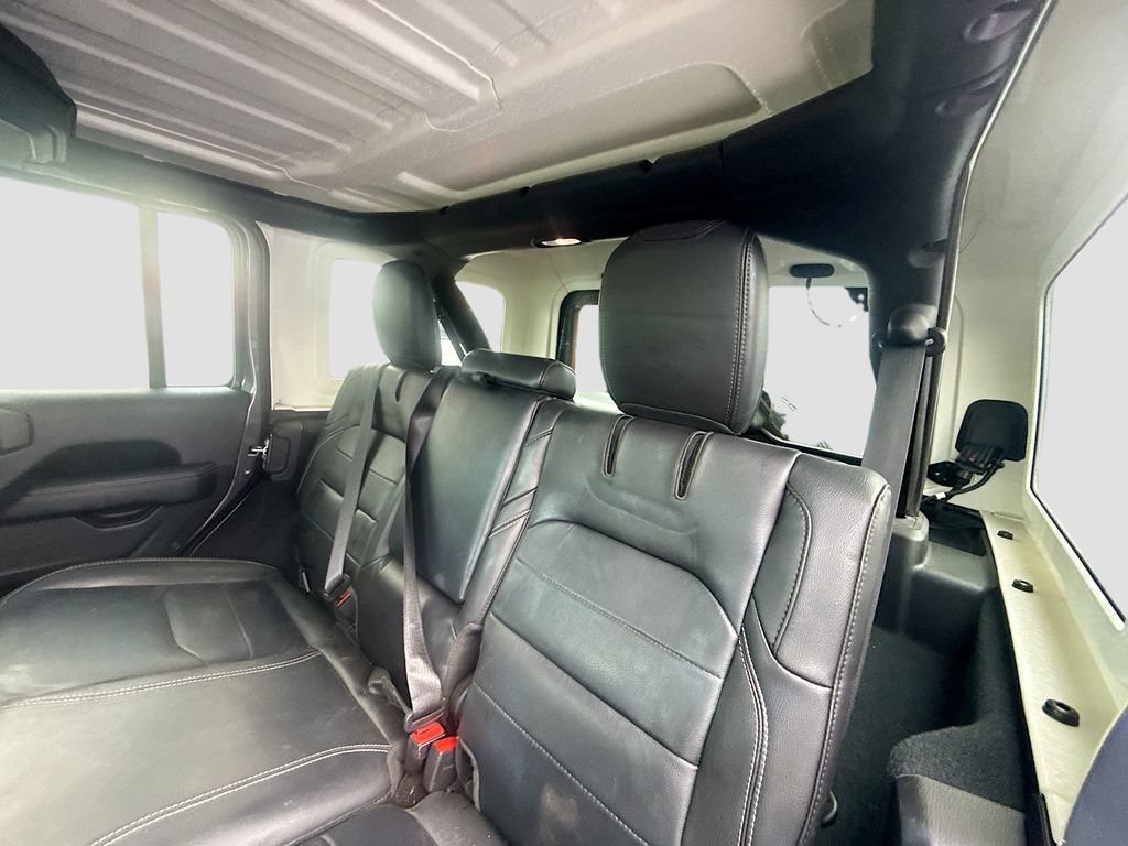 Used 2022 Jeep Wrangler Unlimited Sahara AWD/4WD image 27