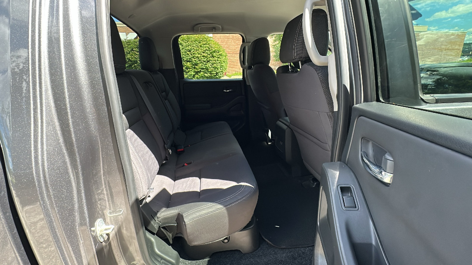 Used 2022 Nissan Frontier SV AWD/4WD image 23