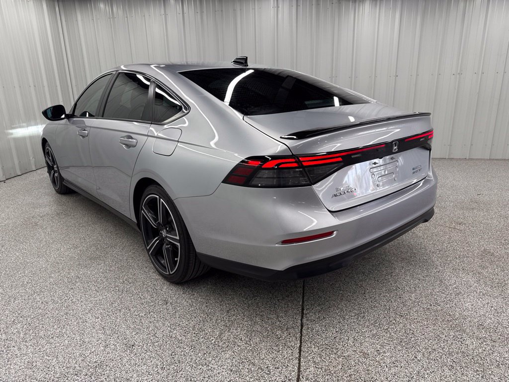 Used 2025 Honda Accord Sport image 4