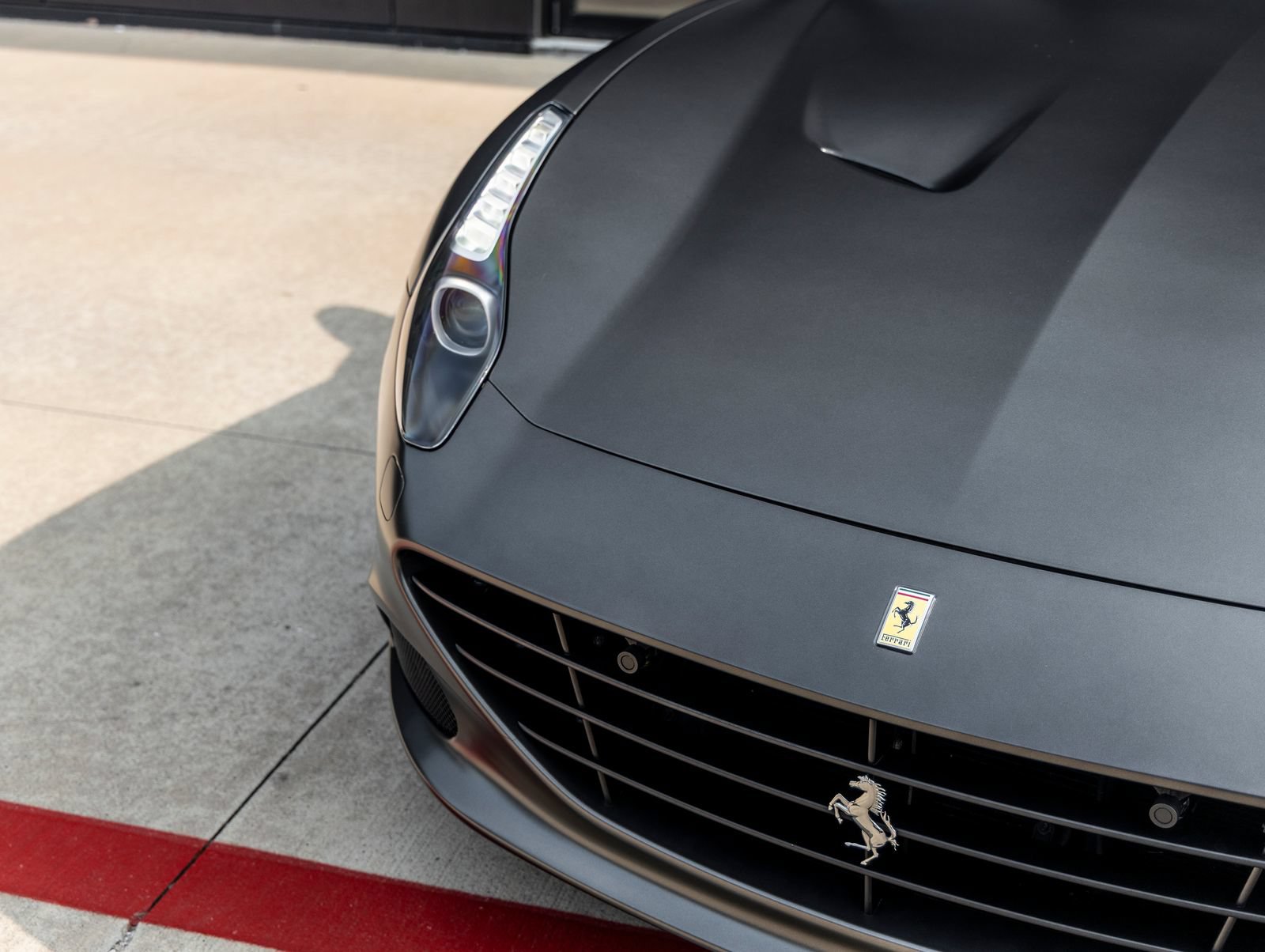 Used 2016 Ferrari California T RWD image 21