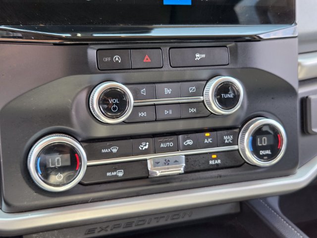 Used 2024 Ford Expedition XLT RWD image 19