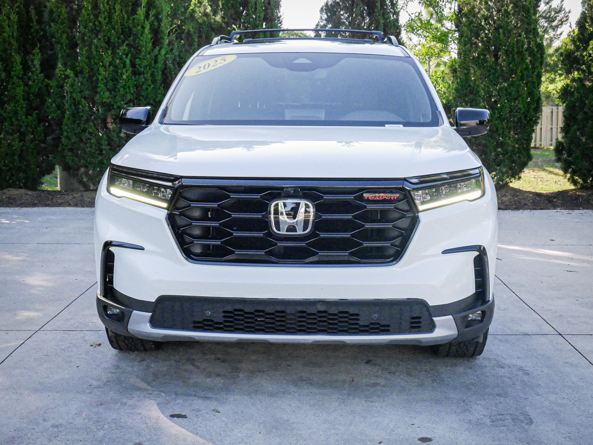 Certified 2025 Honda Pilot TrailSport image 3