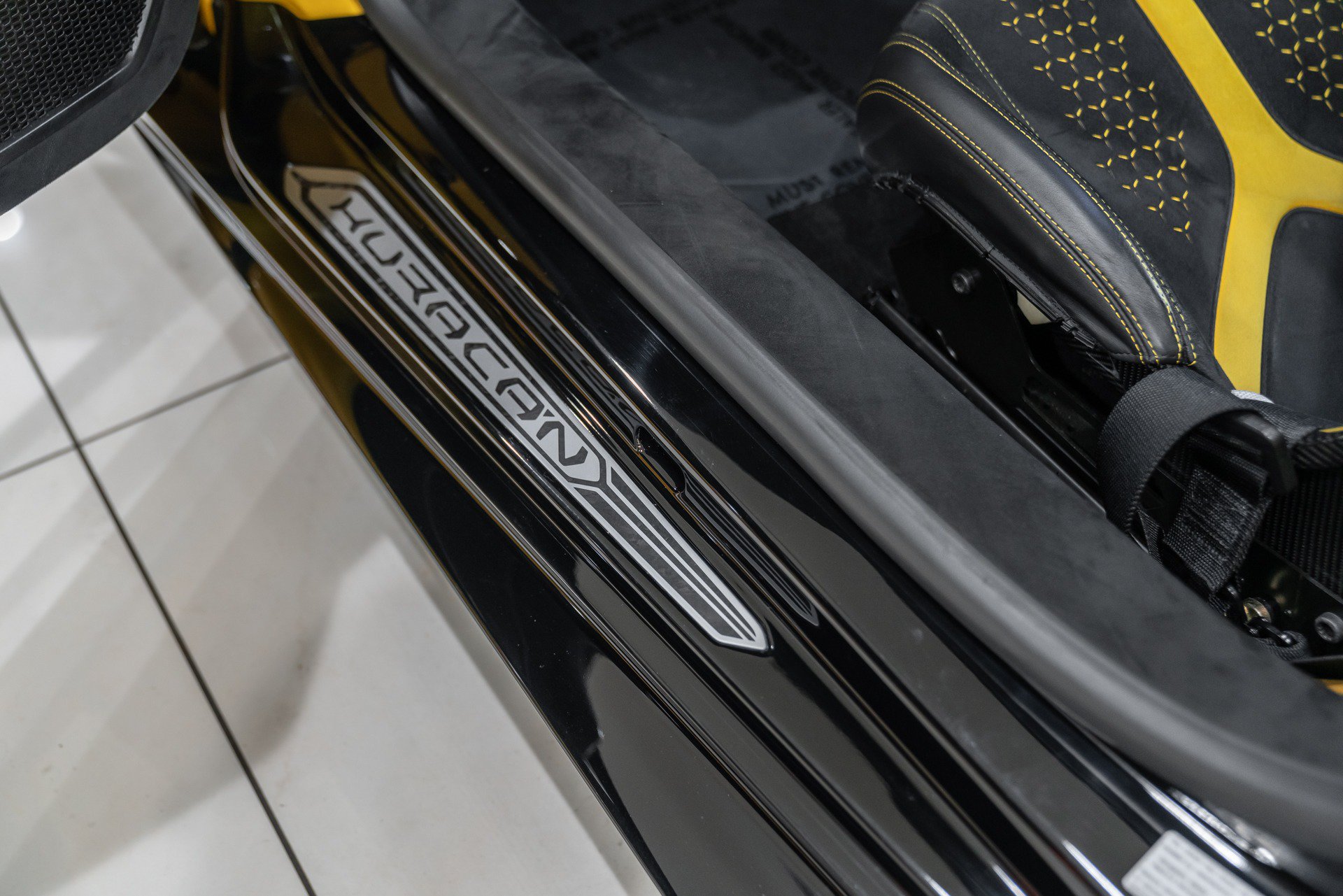 Used 2018 Lamborghini Huracan Performante AWD/4WD image 25