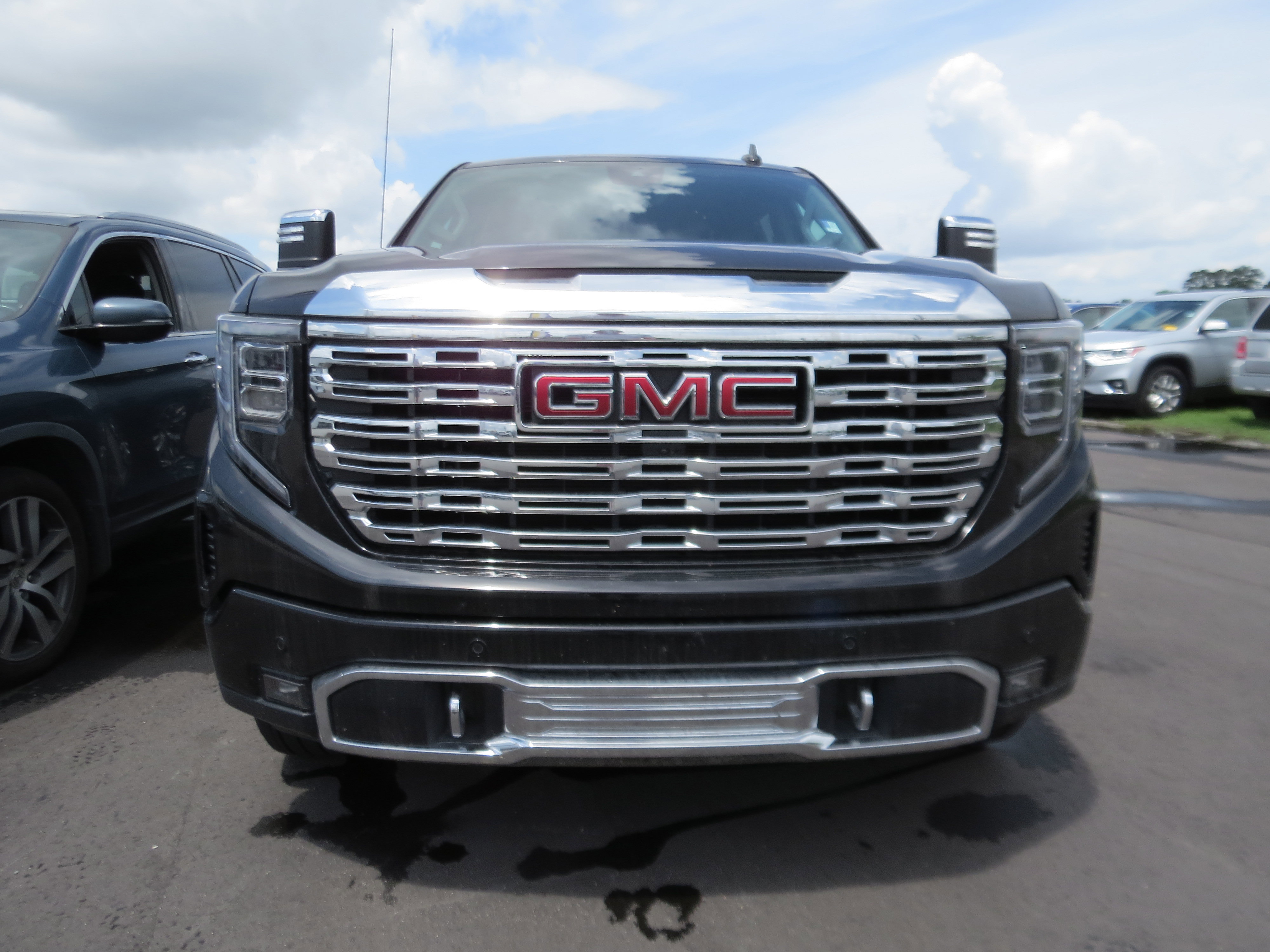 Used 2026 GMC Sierra 1500 Denali w/ Denali Reserve Package AWD/4WD image 2