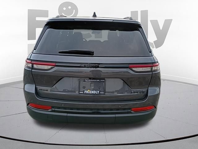 Used 2023 Jeep Grand Cherokee Limited w/ Black Appearance Package AWD/4WD image 6