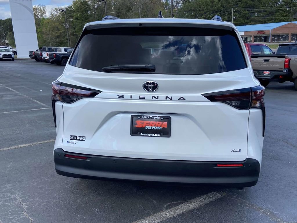 New 2026 Toyota Sienna XLE image 4