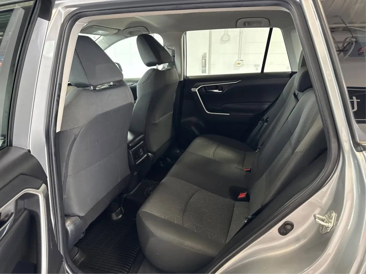 Used 2022 Toyota RAV4 XLE image 10
